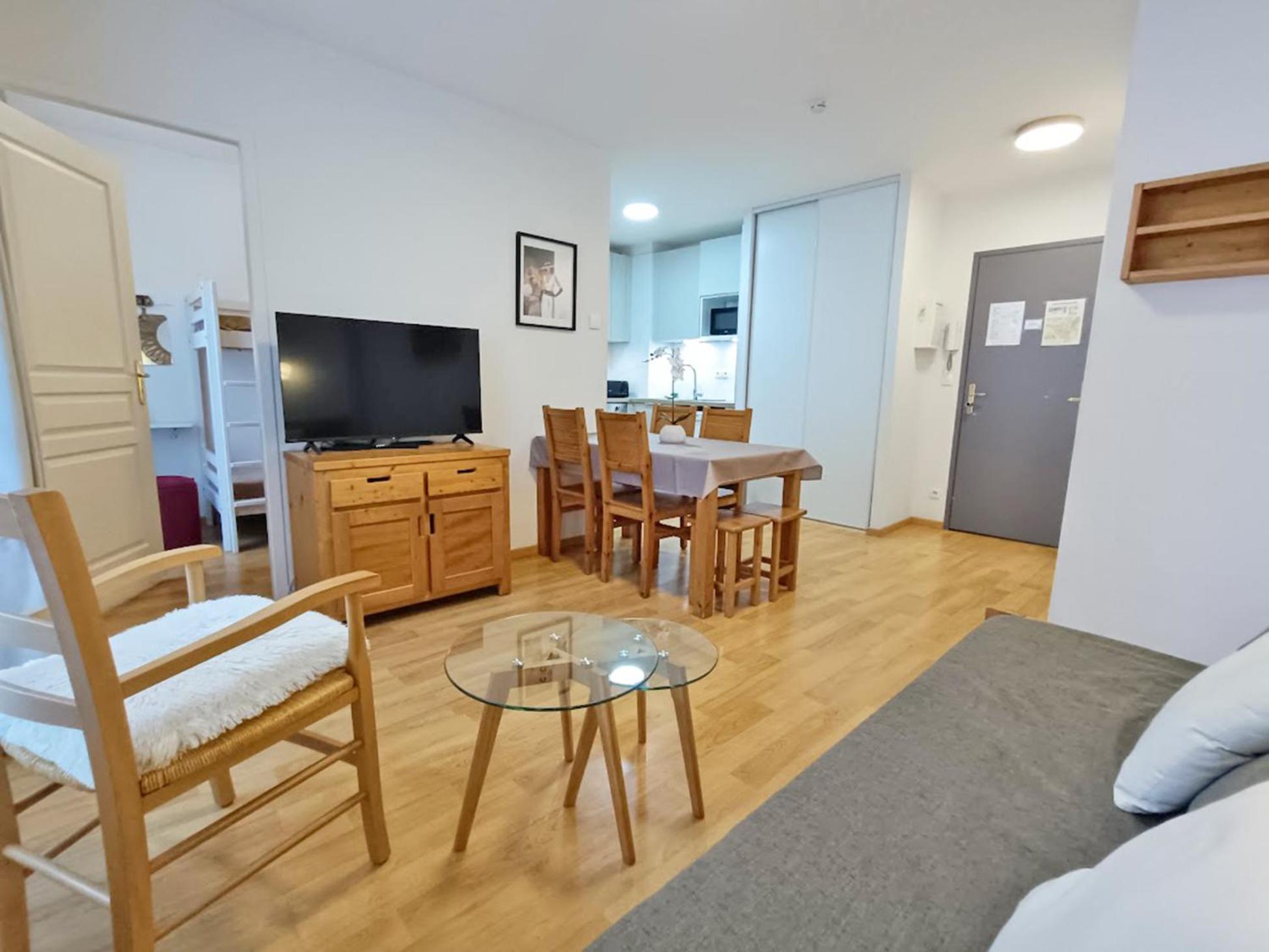L'Eterlou, T3, Centre Luchon, Wifi, Casier A Skis, Ascenseur, 6 Personnes Bagnères-de-Luchon エクステリア 写真