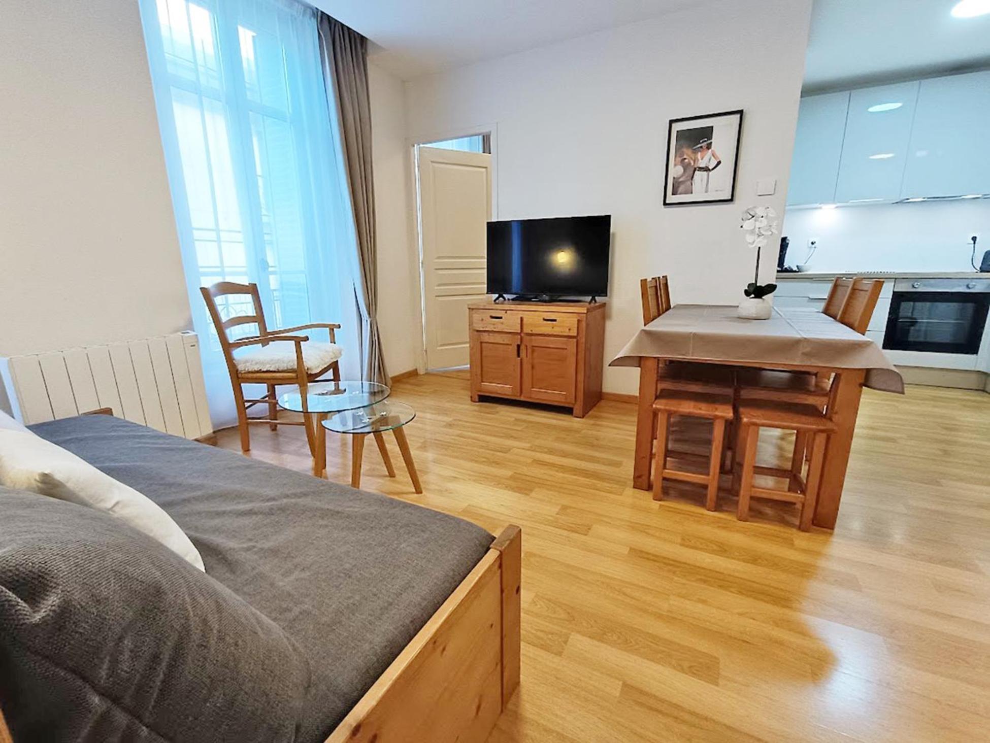L'Eterlou, T3, Centre Luchon, Wifi, Casier A Skis, Ascenseur, 6 Personnes Bagnères-de-Luchon エクステリア 写真